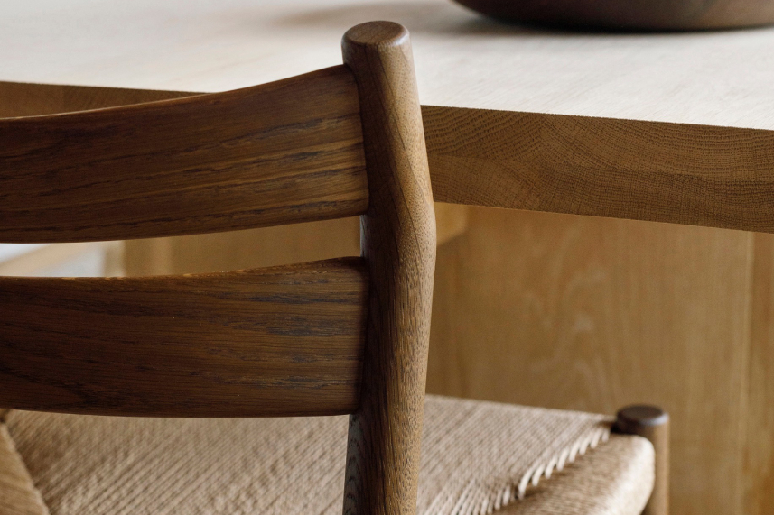 Bernstorffsminde BM1 dining chair with oak frame, corded seat, and gently curved backrest.